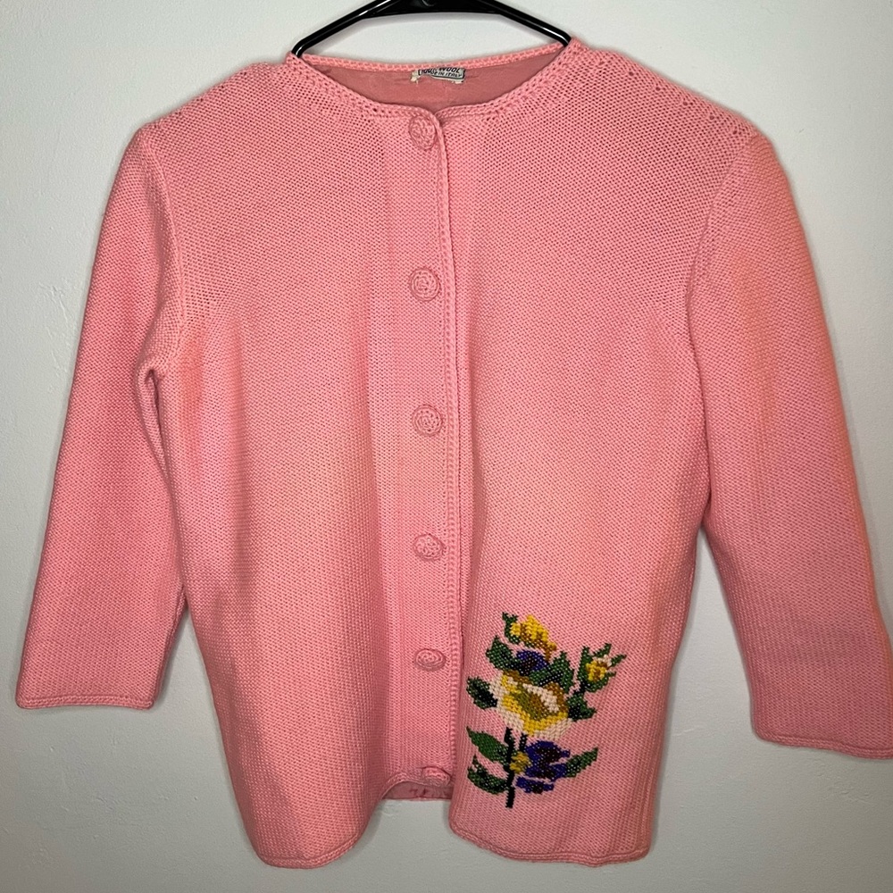 vintage pink wool blazer / jacket with embroidered flowers and satin lining.